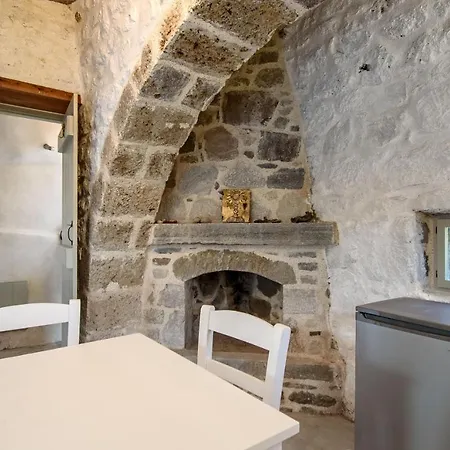 Lägenhet Apostrophe Traditional In Nisyros With Arcurated Interior. Privacy & Authenticity Emporeiós