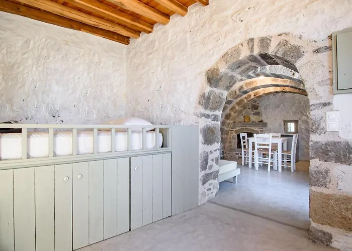 Lägenhet Apostrophe Traditional In Nisyros With Arcurated Interior. Privacy & Authenticity