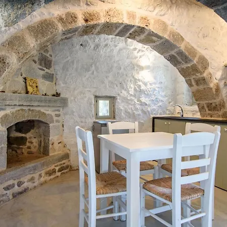 Apostrophe Traditional In Nisyros With Arcurated Interior. Privacy & Authenticity Apartament Emporeiós