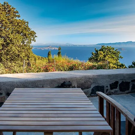 Apostrophe Traditional In Nisyros With Arcurated Interior. Privacy & Authenticity Appartement