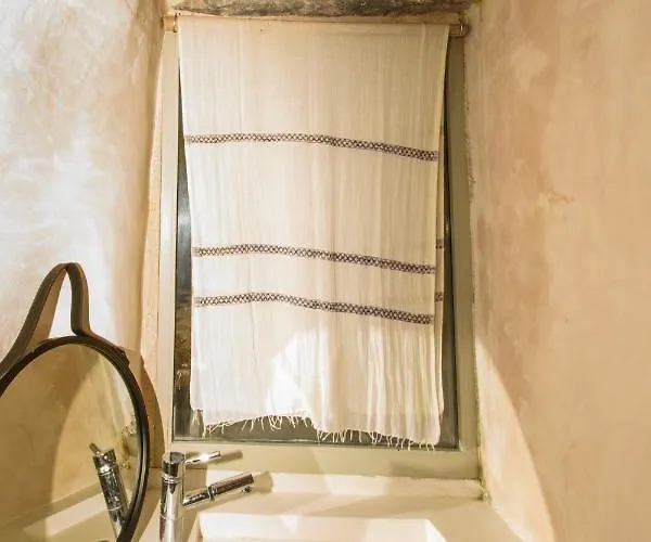 Apostrophe Traditional In Nisyros With Arcurated Interior. Privacy & Authenticity شقة